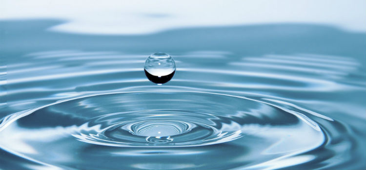 Havuzlarda Çöktürücü ve Topaklayıcı Kullanımı: Daha Temiz ve Berrak Bir Havuz İçin Çözümler